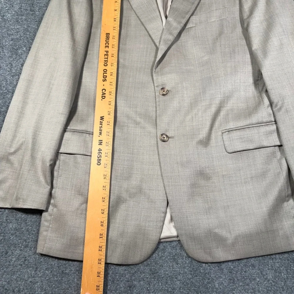 Joseph Abboud details excellent